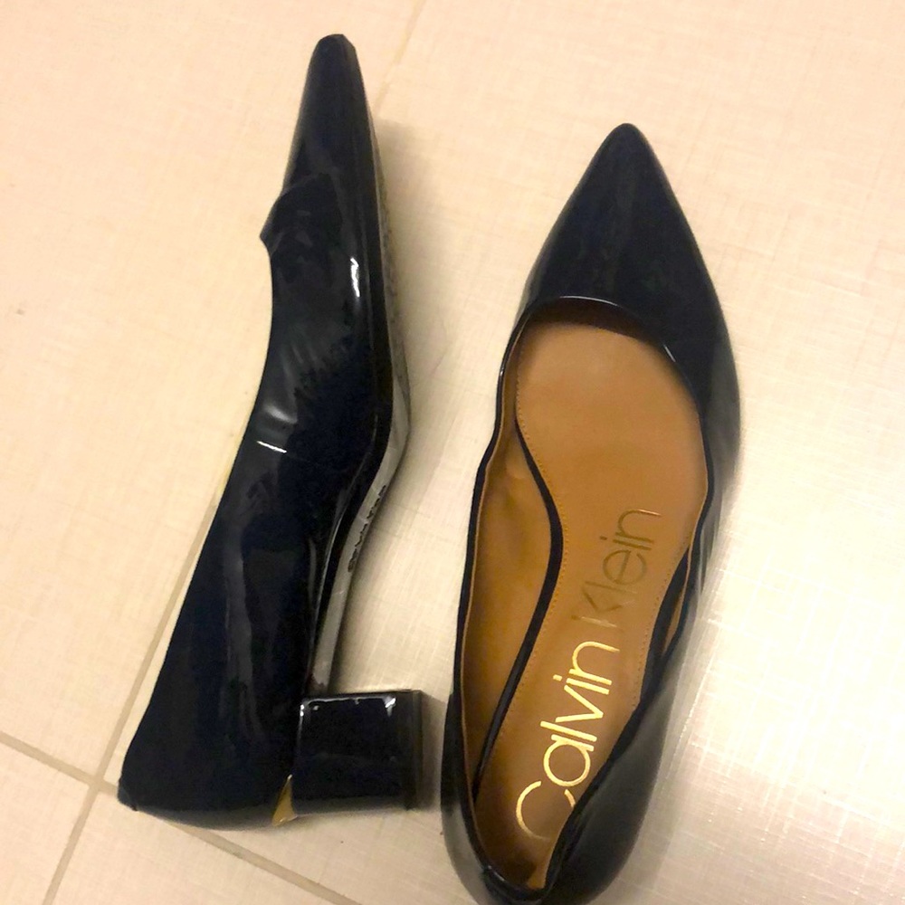 Ladies dark blue pumps